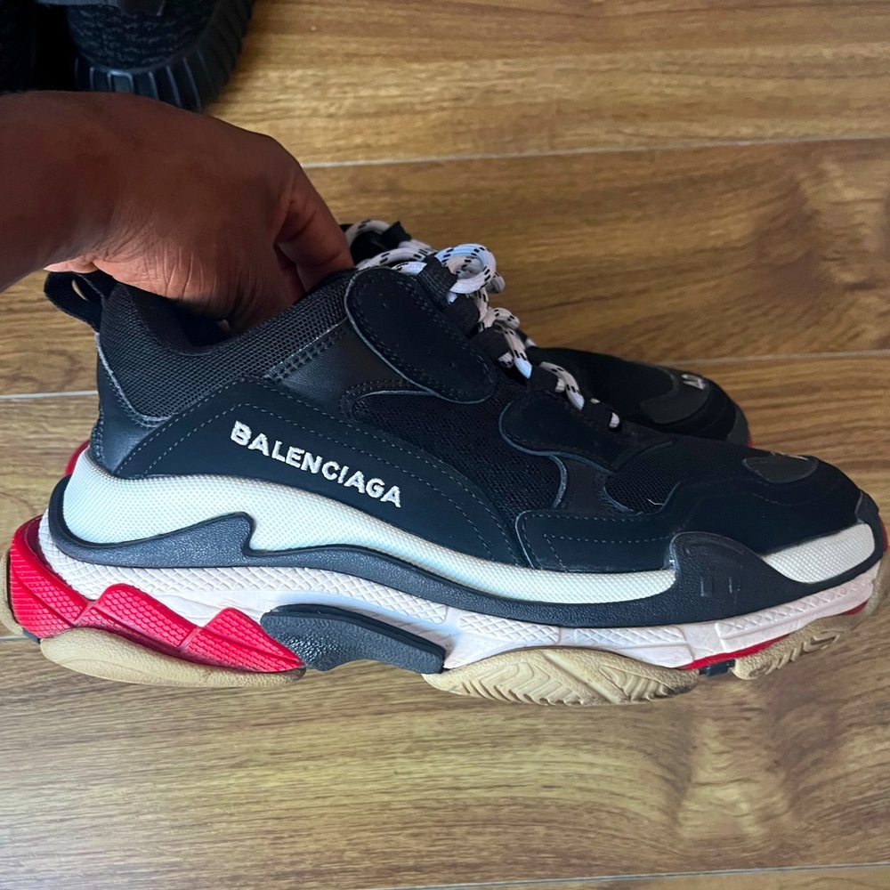 BALENCIAGA triple S . Size 40